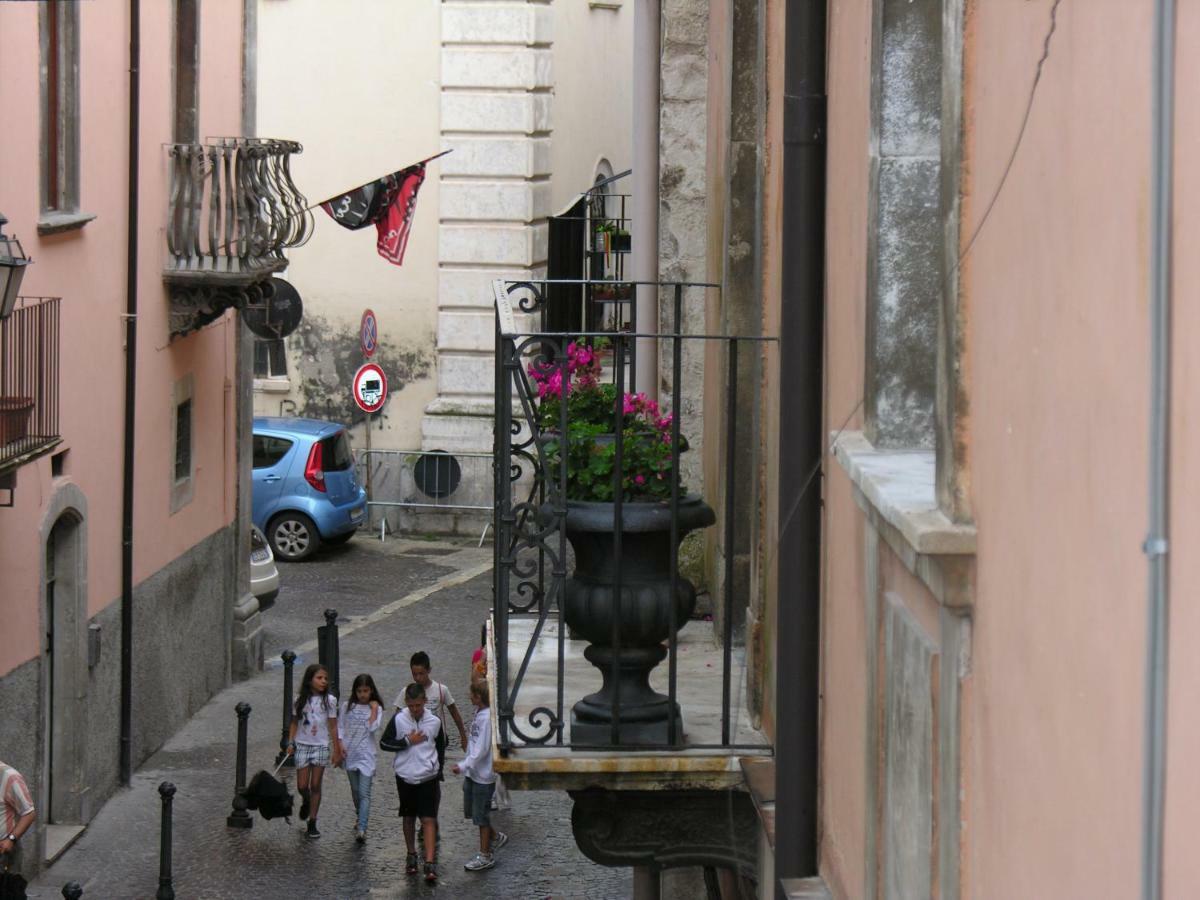 Palazzo Salini - Appartamento Familiare Sulmona Quarto foto